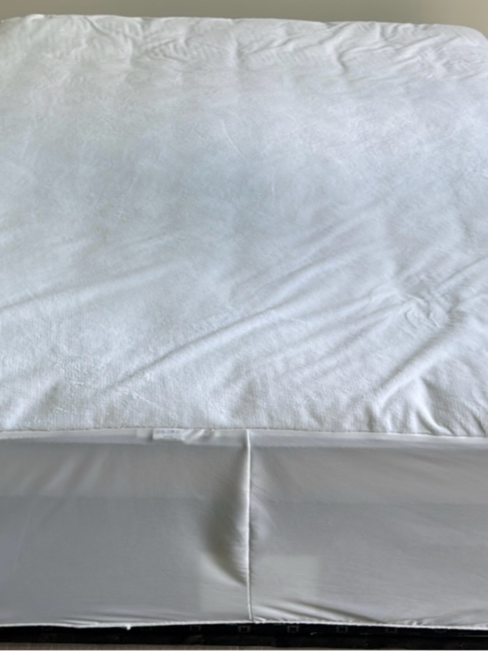 Luxury White Plush Mattress Protector - Soft, Waterproof Comfort